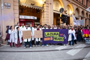 Scopri di più sull'articolo 7 aprile – La salute non è una ricorrenza, è un campo di battaglia