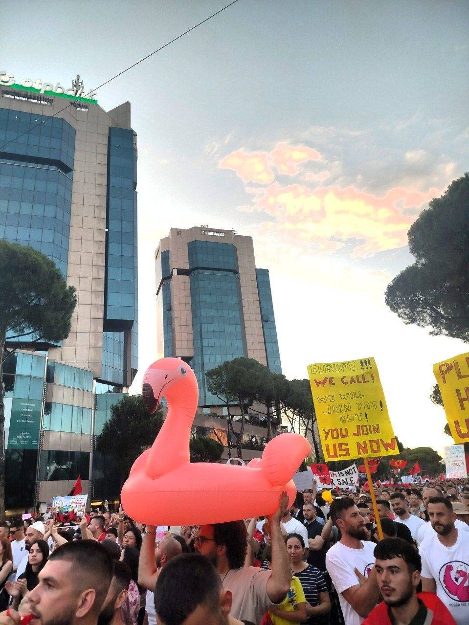 Scopri di più sull'articolo Domani di più, “nesër më shumë”. Reportage dall’Albania in rivolta.